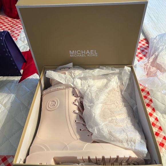 Michael Kors Women's Light Pink Winter Boots - Picture 3 of 7